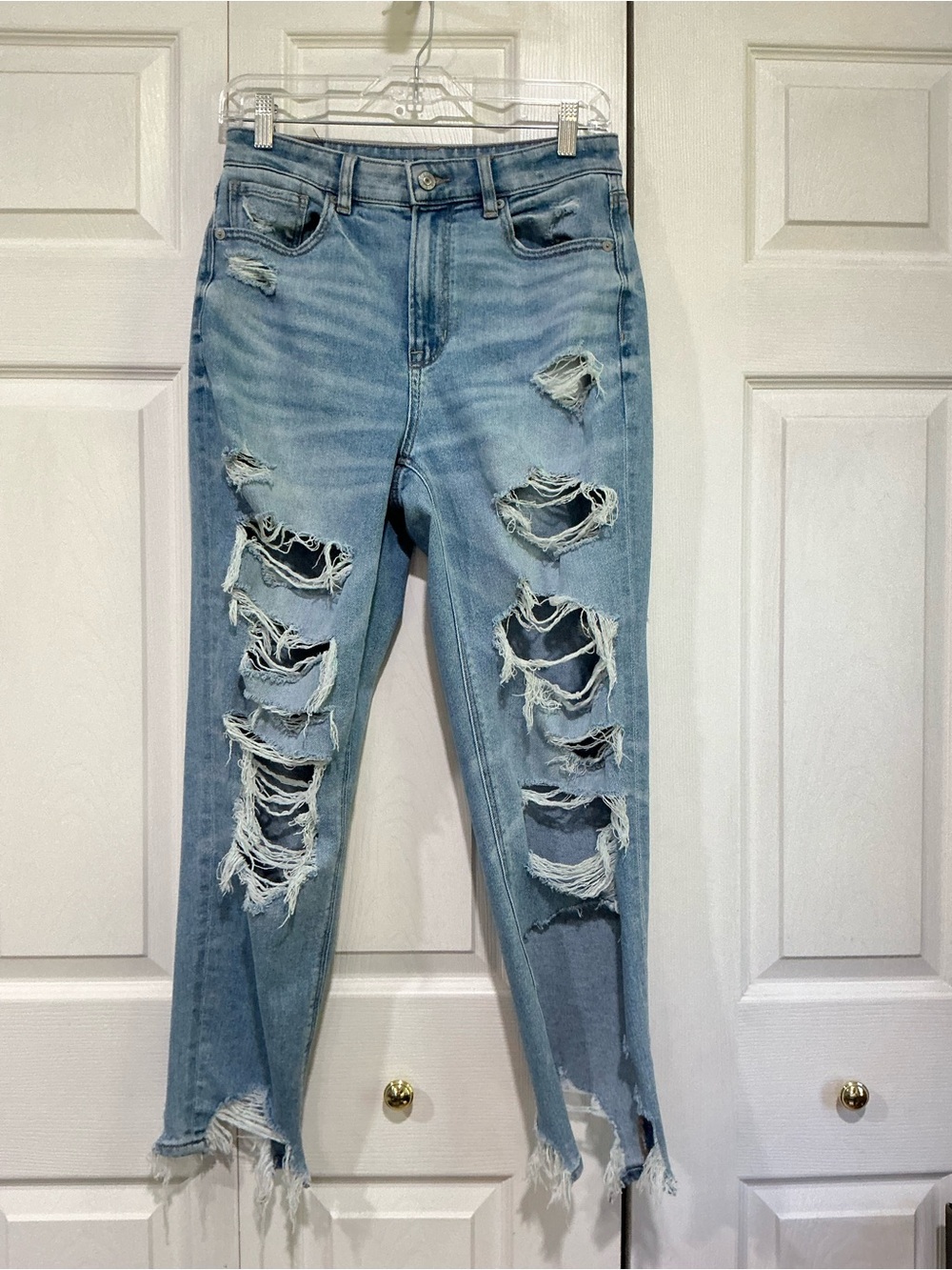 💙 American Eagle Mom Distressed Denim Jeans - Size 6/28 (01550)